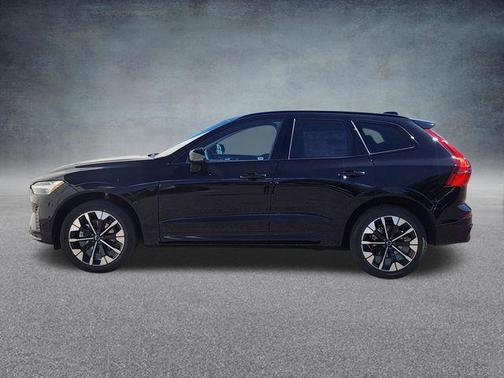 Onyx Black Metallic 2026 Volvo XC60 B5 Plus