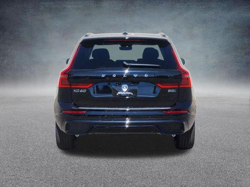 Onyx Black Metallic 2026 Volvo XC60 B5 Plus