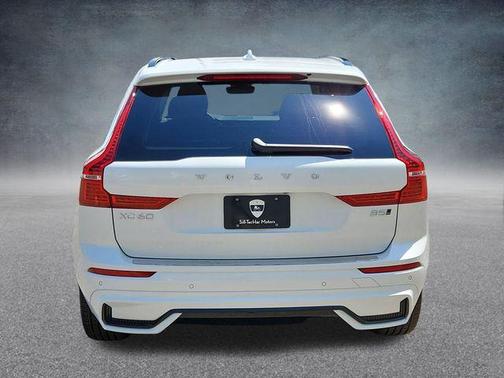 2025 Volvo XC60 B5 Plus