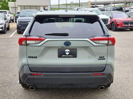 2020 Toyota RAV4 Hybrid XLE