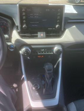 2020 Toyota RAV4 Hybrid XLE