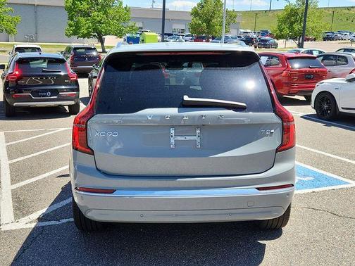 2025 Volvo XC90 Plug-In Hybrid T8 Core 7-Seater