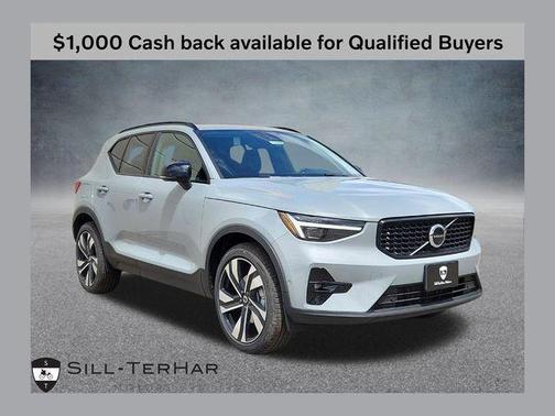 2025 Volvo XC40 B5 Ultra Dark Theme