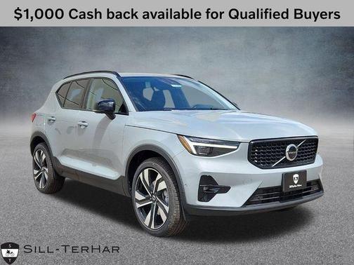 2025 Volvo XC40 B5 Ultra Dark Theme