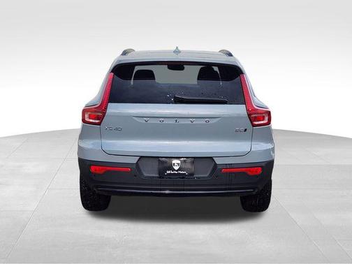 2025 Volvo XC40 B5 Ultra Dark Theme