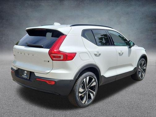 2026 Volvo XC40 B5 Plus
