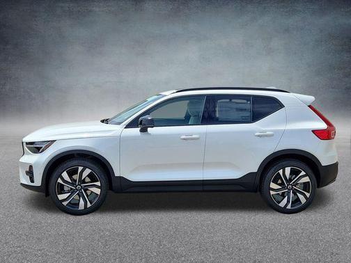 2026 Volvo XC40 B5 Plus