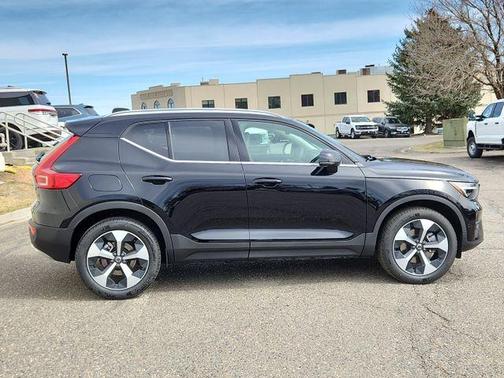 2025 Volvo XC40 B5 Plus Bright Theme