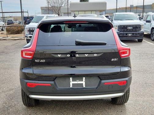 2025 Volvo XC40 B5 Plus Bright Theme