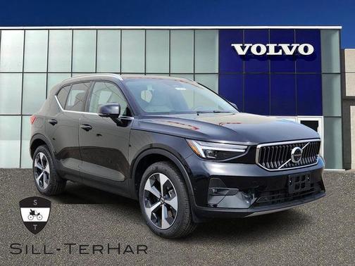 2025 Volvo XC40 B5 Plus Bright Theme