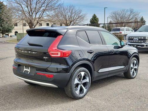 2025 Volvo XC40 B5 Plus Bright Theme
