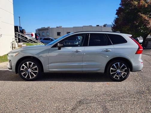 2025 Volvo XC60 B5 Plus