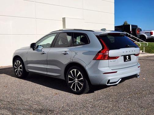 2025 Volvo XC60 B5 Plus