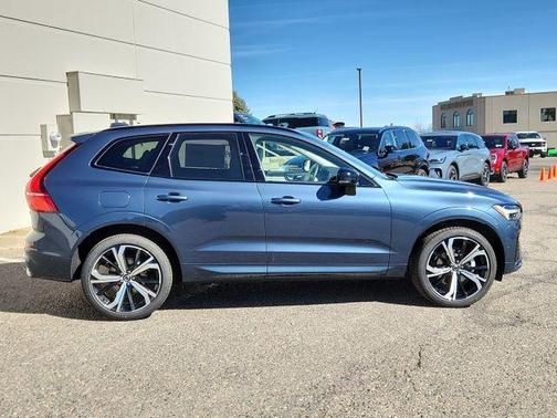 2025 Volvo XC60 B5 Ultra