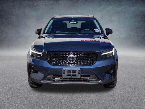 2026 Volvo XC40 B5 Ultra