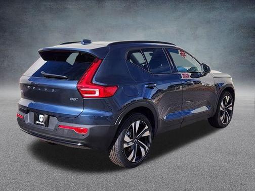 2026 Volvo XC40 B5 Ultra