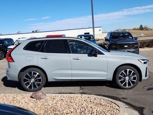 2025 Volvo XC60 B5 Plus