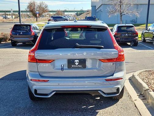 2025 Volvo XC60 B5 Plus