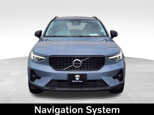 2023 Volvo XC40 B5 Ultimate Dark Theme
