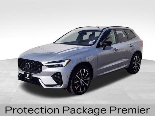 2023 Volvo XC40 B5 Ultimate Dark Theme