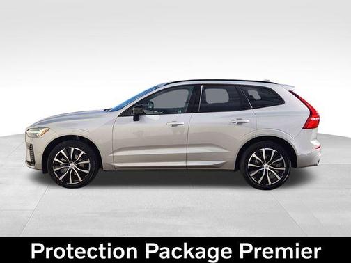 2023 Volvo XC40 B5 Ultimate Dark Theme