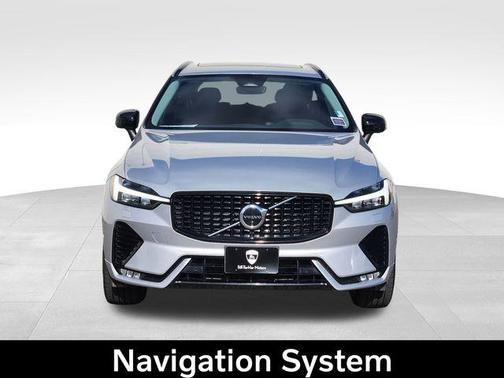 2023 Volvo XC40 B5 Ultimate Dark Theme