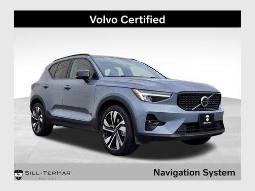 2023 Volvo XC40 B5 Ultimate Dark Theme