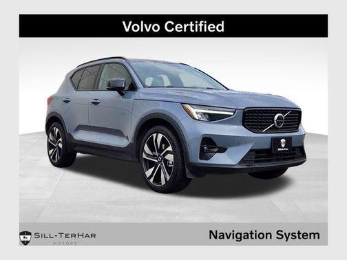 2023 Volvo XC40 B5 Ultimate Dark Theme