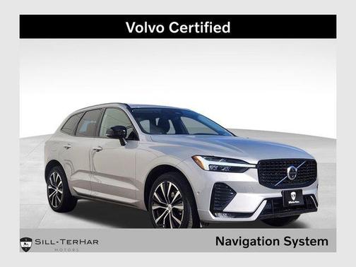 2023 Volvo XC40 B5 Ultimate Dark Theme