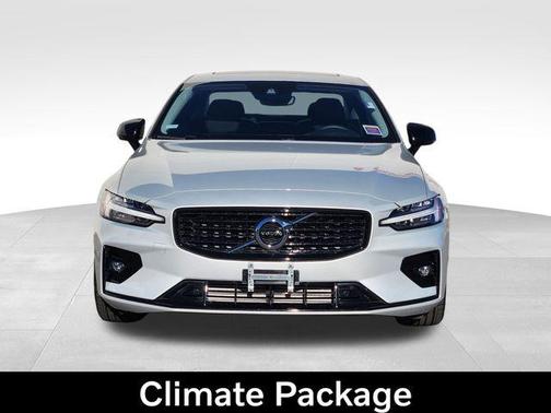 2021 Volvo S60 T5 Momentum