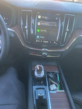 2023 Volvo XC60 B5 Ultimate Bright Theme