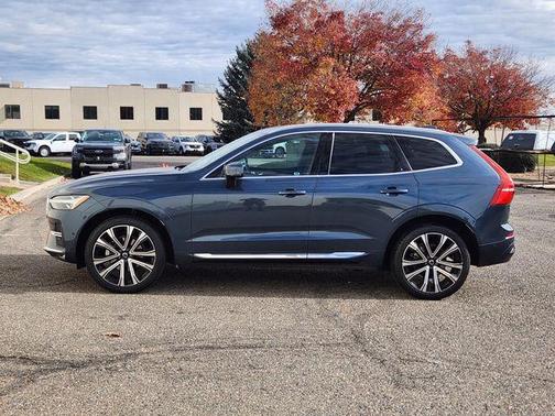 2023 Volvo XC60 B5 Ultimate Bright Theme