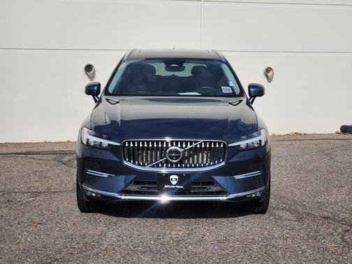 2023 Volvo XC60 B5 Ultimate Bright Theme