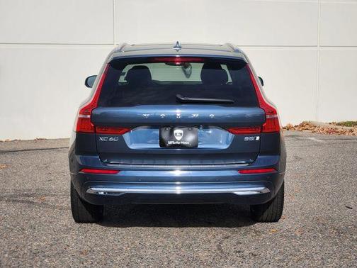 2023 Volvo XC60 B5 Ultimate Bright Theme