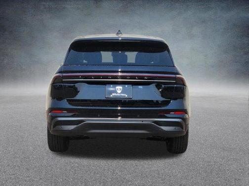 Infinite Black Metallic 2026 Lincoln Nautilus Premiere