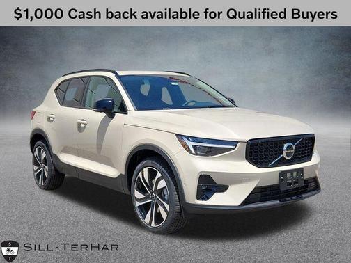 2025 Volvo XC40 B5 Ultra Dark Theme
