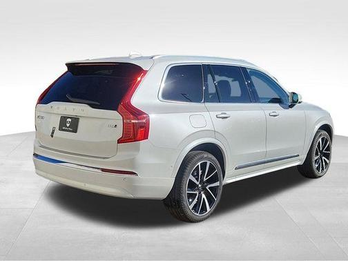 2025 Volvo XC90 B6 Plus 7-Seater