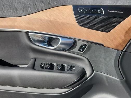 2025 Volvo XC90 B6 Plus 7-Seater