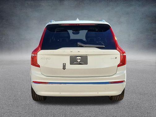 2025 Volvo XC90 B6 Plus 7-Seater