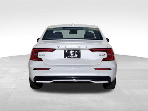 2024 Volvo S60 B5 Plus Dark Theme