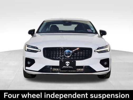 2024 Volvo S60 B5 Plus Dark Theme