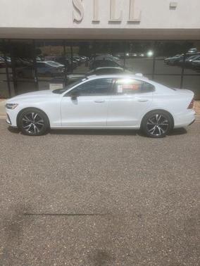 2024 Volvo S60 B5 Plus Dark Theme