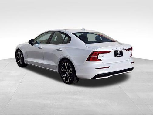 2024 Volvo S60 B5 Plus Dark Theme