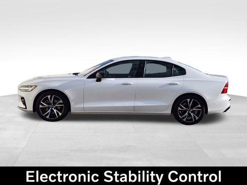 2024 Volvo S60 B5 Plus Dark Theme