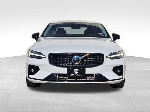 2024 Volvo S60 B5 Plus Dark Theme