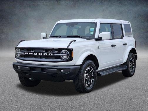 Oxford White 2026 Ford Bronco Outer Banks