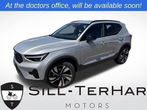 2024 Volvo XC40 B5 Plus Dark Theme