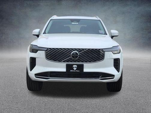 Crystal White Pearl 2026 Volvo XC90 B6 Plus 7-Seater