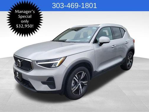2025 Volvo XC40 B5 Core Bright Theme