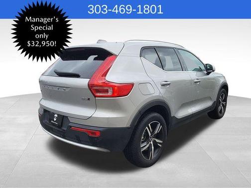 2025 Volvo XC40 B5 Core Bright Theme